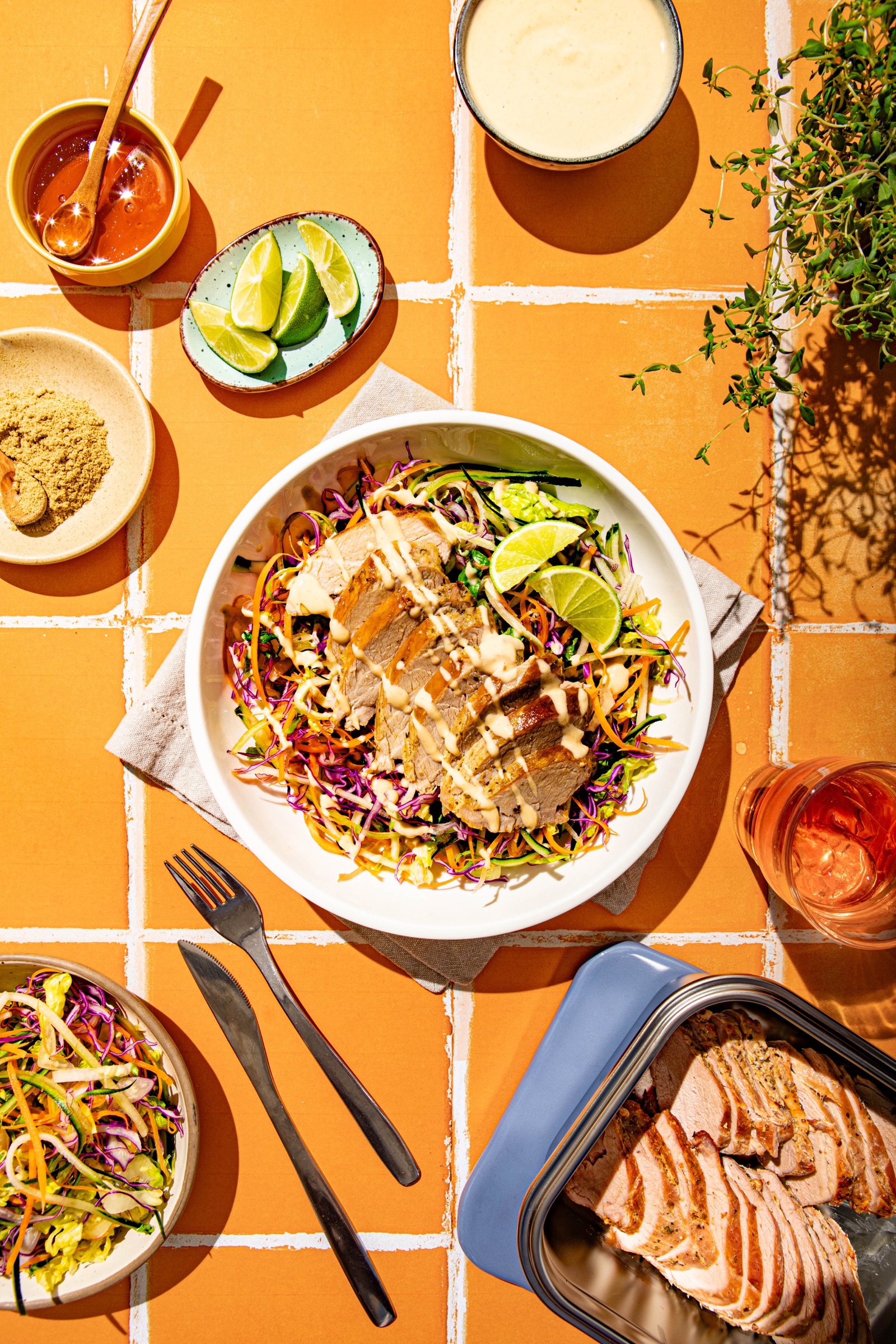 Bowl de comida colorida y fresca preparada con proteínas Agrosuper